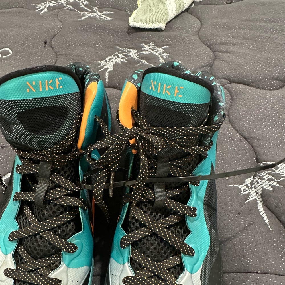 Nike Teal and Black Athletic Shoes